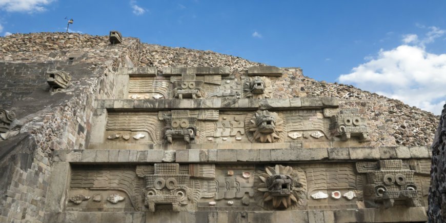 Aztekischer Tempel